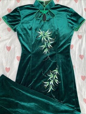Gorgeous velour dress in Chinese style, size M